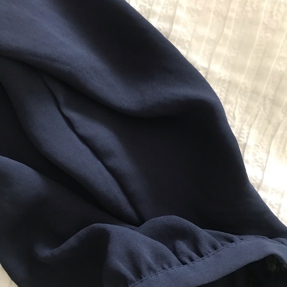 Wow! so cute! Like New! Violet+Claire: Women's long sleeve v-neck blouse in n… - Picture 3 of 6